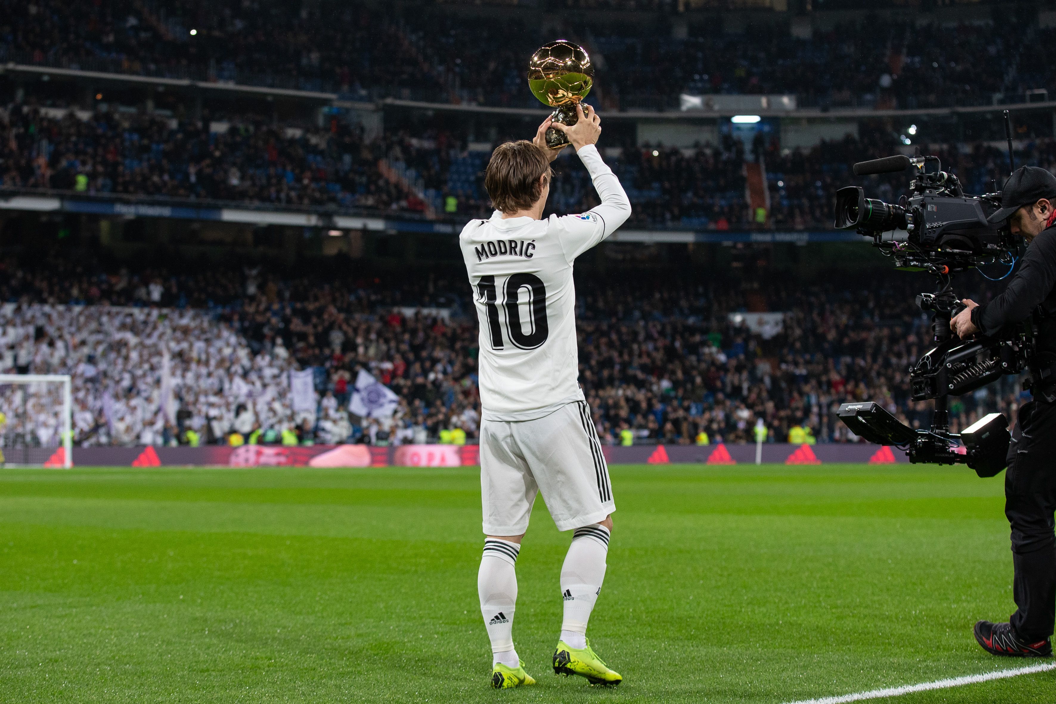 AL官方重拳出击，发律师函给造谣选手私生活的网友，严重损害选手名誉权