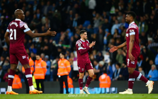 球迷多次使用焰火 拜仁被罚关闭部分看台