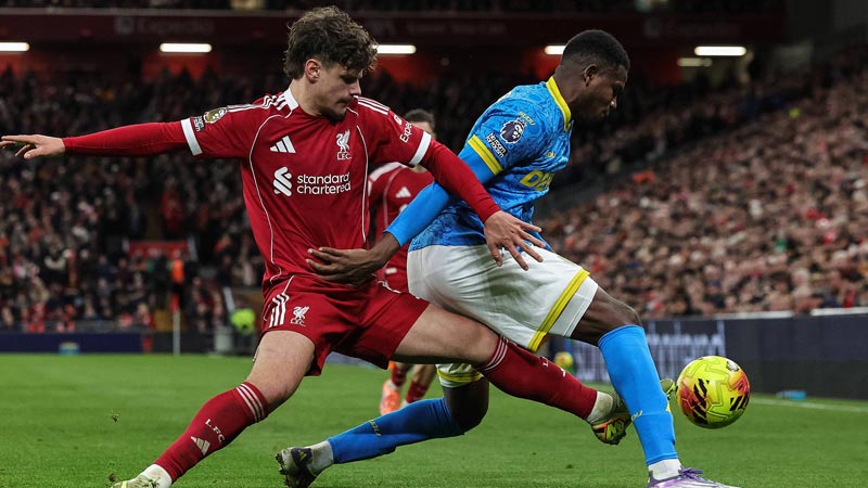 记者：曼联同意租借乌加特，但加拉塔萨雷想等欧战机会