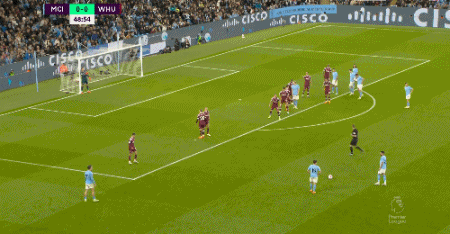 安东：吉拉西真的很想进球，我们队友也会帮助他